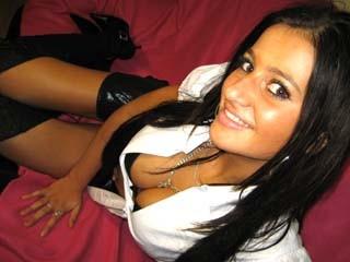 Phylliess Sexcam Chat:  - Anal-Sex, Gangbang, Oralsex, Outdoor, Schlucken, Live-Dates - Ich bin oft allein zu Hause und weiss nicht, was ich mit mir anfangen soll. Wenn Du es weisst und es mit mir teilen m&ouml;chtest, dann warte nicht l&auml;nger. Lass uns was gemeinsam machen.