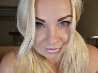 JANEPUSSYCAM - HEISS WIE DIE HÖLLE!! Ich bin ein sehr fröhlicher und lustiger Mensch, ich mag Sarkasmus, lache viel - privat,chat,